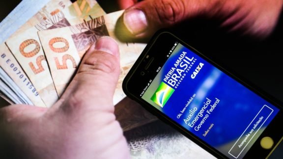 Auxílio Emergencial: beneficiários do programa recebem 6ª parcela dia 21; veja calendário completo Auxílio Emergencial: beneficiários do programa recebem 6ª parcela dia 21; veja calendário completo