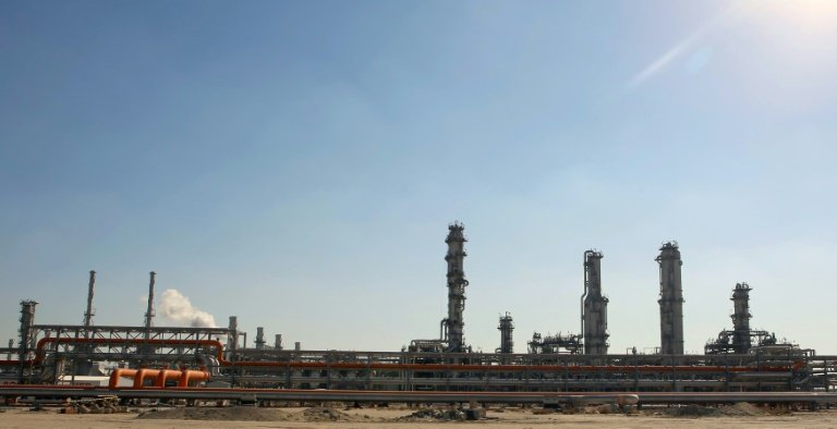 Incêndio na maior refinaria de petróleo de Kuwait Incêndio na maior refinaria de petróleo de Kuwait