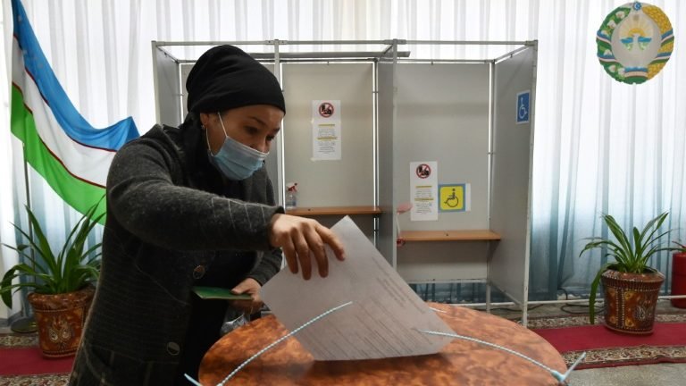 Uzbequistão tem eleição presidencial em pleno desgaste das reformas Uzbequistão tem eleição presidencial em pleno desgaste das reformas