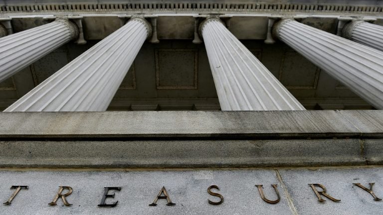 Déficit fiscal dos EUA caiu para quase US$ 2,8 trilhões em 2021 Déficit fiscal dos EUA caiu para quase US$ 2,8 trilhões em 2021