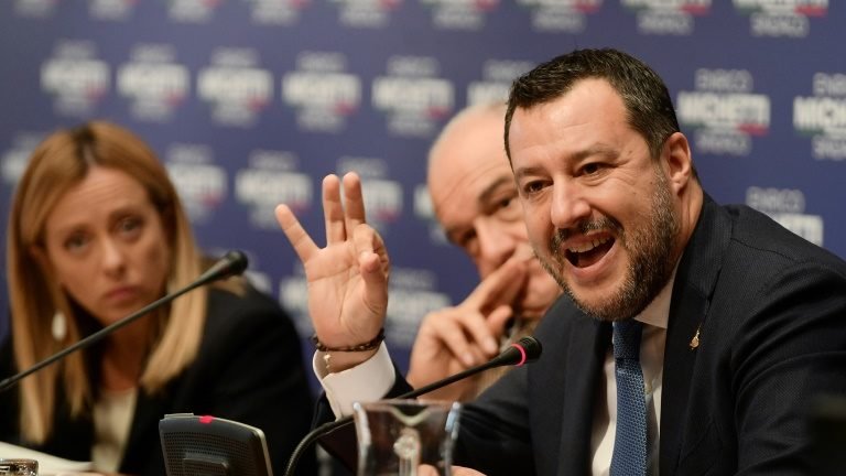 Itália inicia julgamento de Salvini por bloqueio de migrantes Itália inicia julgamento de Salvini por bloqueio de migrantes