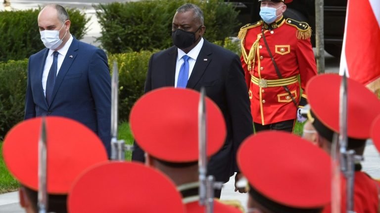 Secretário da Defesa dos EUA visita Geórgia com Rússia na pauta Secretário da Defesa dos EUA visita Geórgia com Rússia na pauta