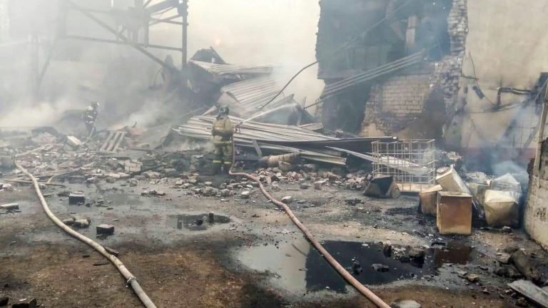 Incêndio em fábrica de explosivos deixa 15 mortos na Rússia Incêndio em fábrica de explosivos deixa 15 mortos na Rússia
