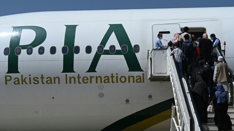 Companhia aérea paquistanesa PIA suspende voos a Cabul Companhia aérea paquistanesa PIA suspende voos a Cabul