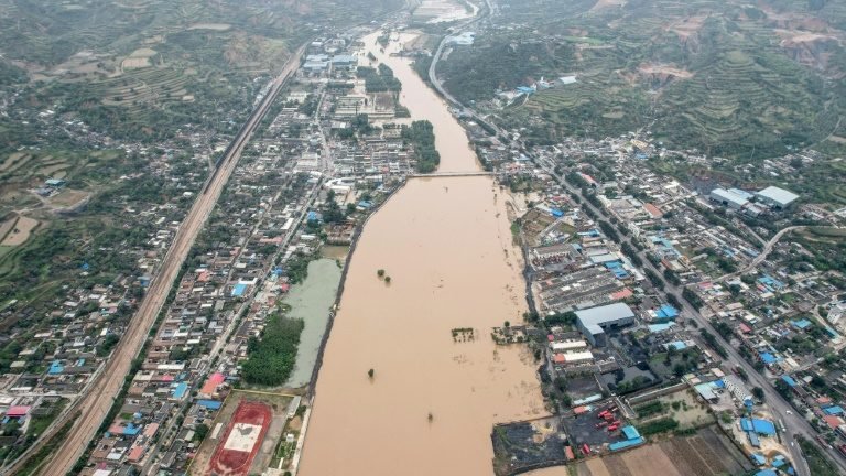 Inundações obrigam fechamento de minas de carvão na China Inundações obrigam fechamento de minas de carvão na China