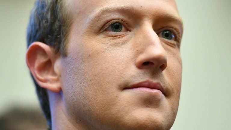 Facebook lança políticas anti-assédio em meio a crise de reputação Facebook lança políticas anti-assédio em meio a crise de reputação