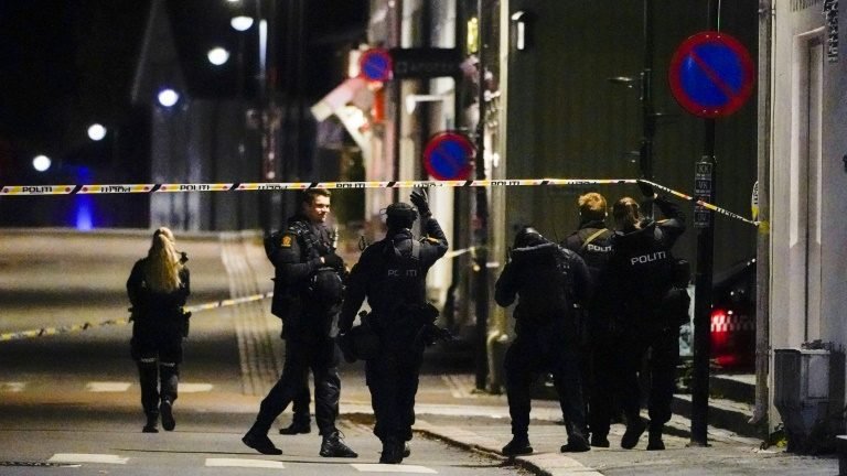 Armado com arco e flechas, homem mata várias pessoas na Noruega e é detido Armado com arco e flechas, homem mata várias pessoas na Noruega e é detido