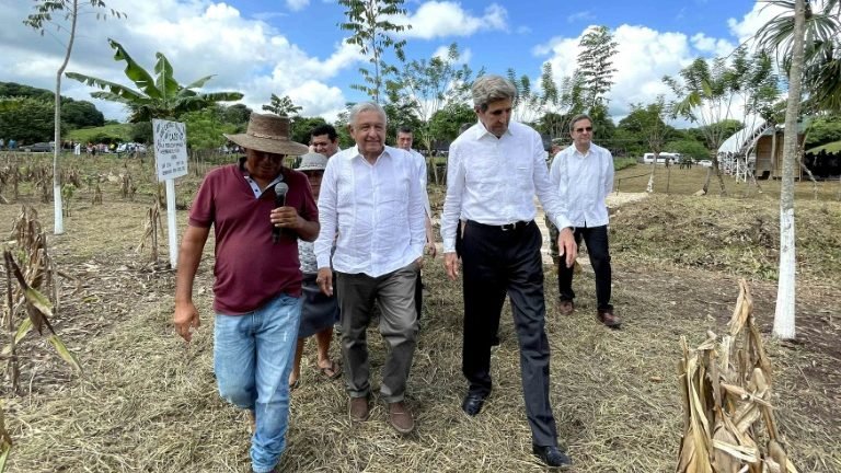 Enviado americano ignora críticas e cita México como exemplo contra mudanças climáticas Enviado americano ignora críticas e cita México como exemplo contra mudanças climáticas