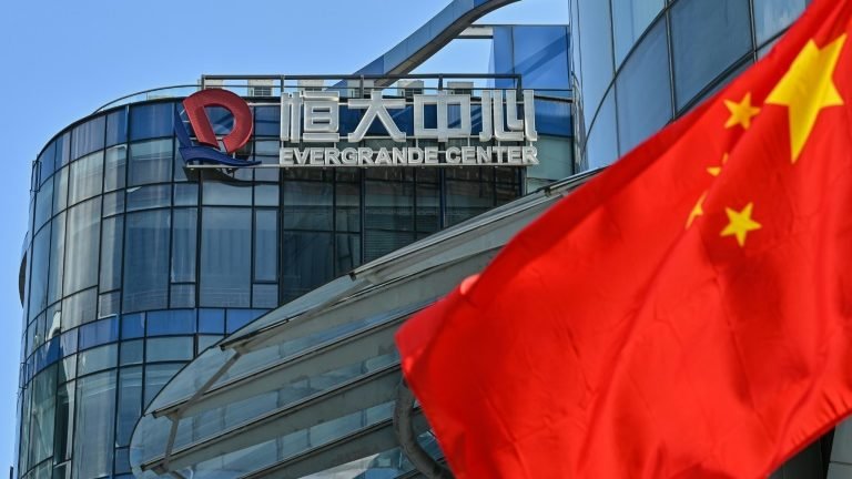 Evergrande honra pagamento de bônus offshore (jornal estatal) Evergrande honra pagamento de bônus offshore (jornal estatal)