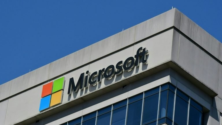 Lucro trimestral da Microsoft cresce 48% graças à nuvem Lucro trimestral da Microsoft cresce 48% graças à nuvem