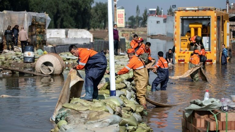 Inundações causam 15 mortes na China Inundações causam 15 mortes na China
