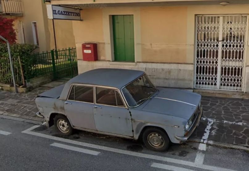Após 47 anos estacionado no mesmo lugar, carro ganha novo destino Após 47 anos estacionado no mesmo lugar, carro ganha novo destino