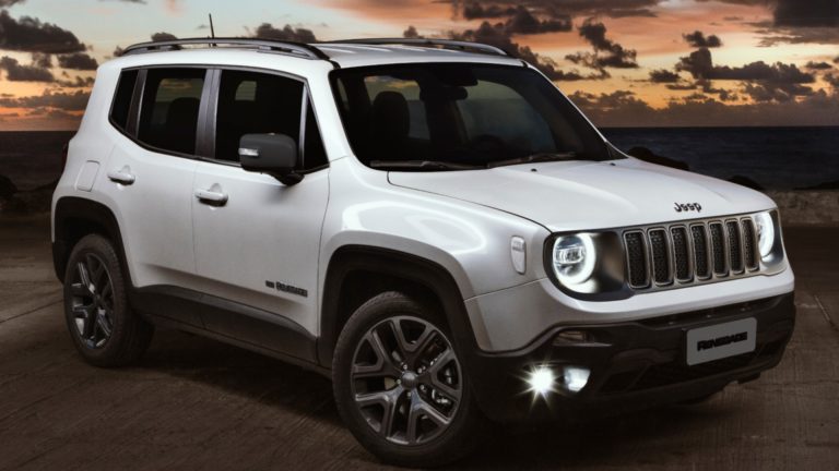 Jeep Renegade The owner of the Renegade or Commander may have vehicle data in the palm of their hand such as mileage or fuel information.