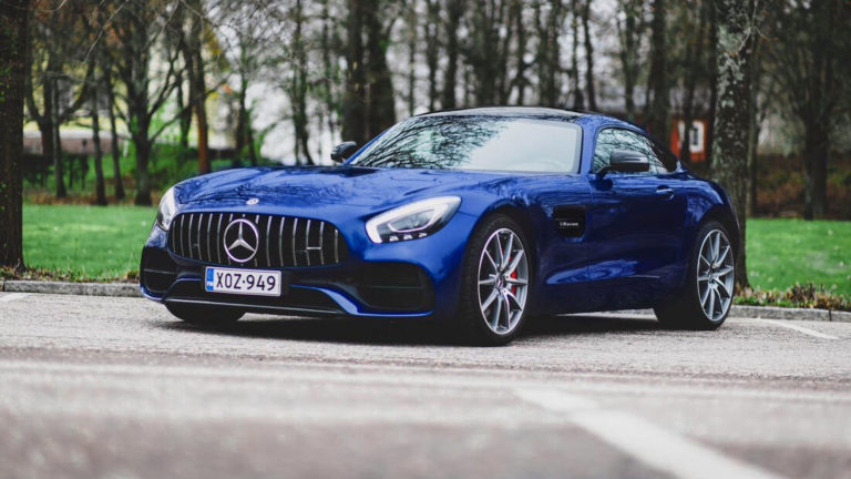 Mercedes AMG GT You can access websites and search for points of interest.  There is also a function for reading emails and messages on speakerphone