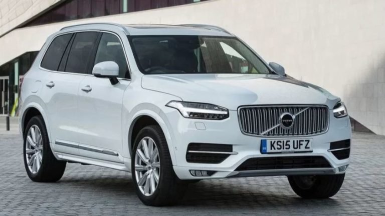 Volvo XC90 Volvo's integration system is Sensus Connect and with it you can listen to web radios, music streaming and other apps