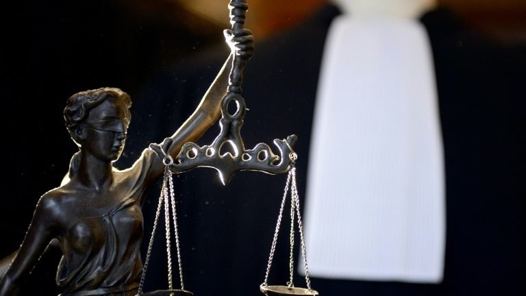 Empresa francesa é acusada de ‘cumplicidade de tortura’ por vender programa de espionagem ao Egito Empresa francesa é acusada de ‘cumplicidade de tortura’ por vender programa de espionagem ao Egito