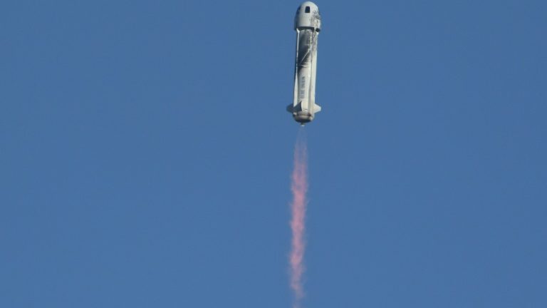 Filha do primeiro americano no espaço estará no próximo voo da Blue Origin