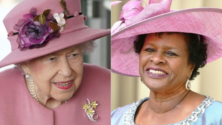 Rainha Elizabeth II (à esquerda) em uma cerimônia em Cardiff, Reino Unido, em 14 de outubro de 2021, e a então governadora geral de Barbados, Sandra Mason (à direita), em uma cerimônia no Palácio de Buckingham, Londres, em 23 de março de 2018 - POOL/AFP/Arquivos
