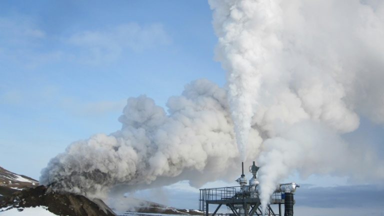 Islândia perfura vulcão para criar observatório subterrâneo de magma