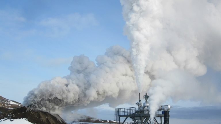 Islândia perfura vulcão para criar observatório subterrâneo de magma Islândia perfura vulcão para criar observatório subterrâneo de magma