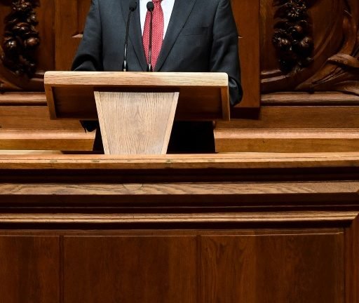 Oposição portuguesa de direita elege novo líder Oposição portuguesa de direita elege novo líder