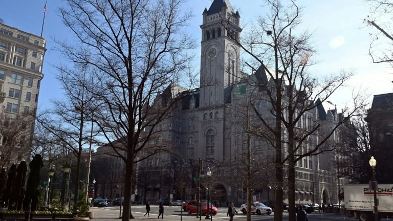 Trump cede hotel em Washington e certa forma de influência Trump cede hotel em Washington e certa forma de influência