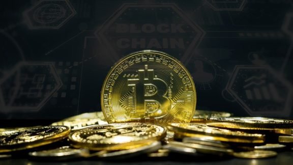 Bitcoin despenca 22% e escancara volatilidade do mercado com a Ômicron Bitcoin despenca 22% e escancara volatilidade do mercado com a Ômicron