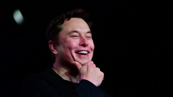 Elon Musk vende mais US$ 1 bilhão em ações da Tesla; total chega a US$ 10 bilhões Elon Musk vende mais US$ 1 bilhão em ações da Tesla; total chega a US$ 10 bilhões