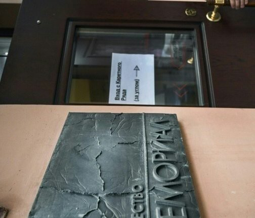 Ameaça de dissolução para Memorial, pilar dos direitos humanos na Rússia Ameaça de dissolução para Memorial, pilar dos direitos humanos na Rússia
