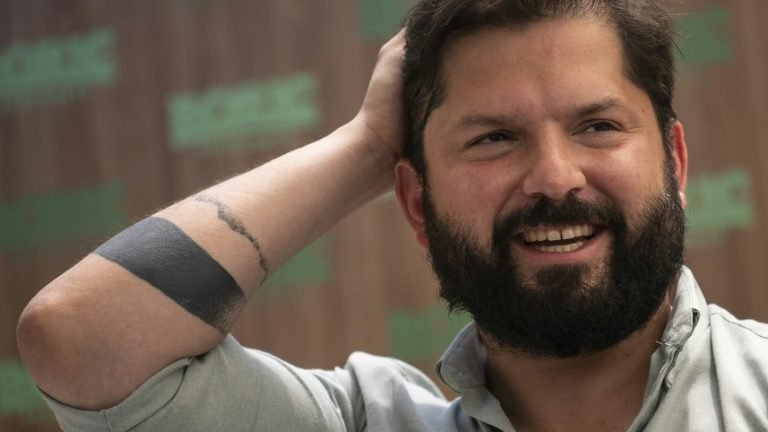 Gabriel Boric, um líder 'millennial' para um Chile em transição - ISTOÉ DINHEIRO