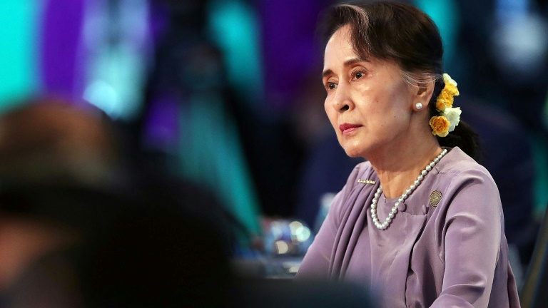Aung San Suu Kyi foi condenada, mas uma nova resistência nasce em Mianmar(analistas)