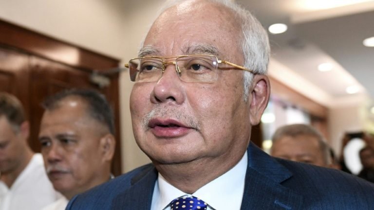 Justiça da Malásia confirma pena de prisão para ex-primeiro-ministro Najib Justiça da Malásia confirma pena de prisão para ex-primeiro-ministro Najib