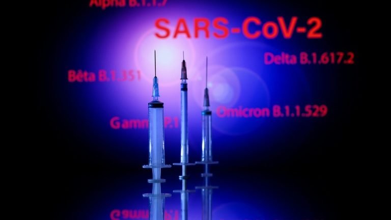Variante ômicron se propaga, gera temor e novas medidas restritivas Variante ômicron se propaga, gera temor e novas medidas restritivas
