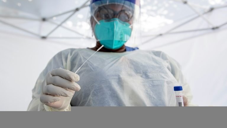 Primeiro caso da variante ômicron nos EUA é identificado na Califórnia Primeiro caso da variante ômicron nos EUA é identificado na Califórnia