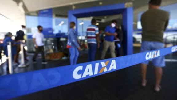 Auxílio Brasil: MP que criou programa pode deixar quase 4 milhões sem benefício Auxílio Brasil: MP que criou programa pode deixar quase 4 milhões sem benefício