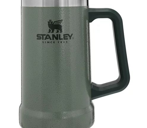 A caneca térmica Stanley mantém sua bebida gelada por até 5 horas