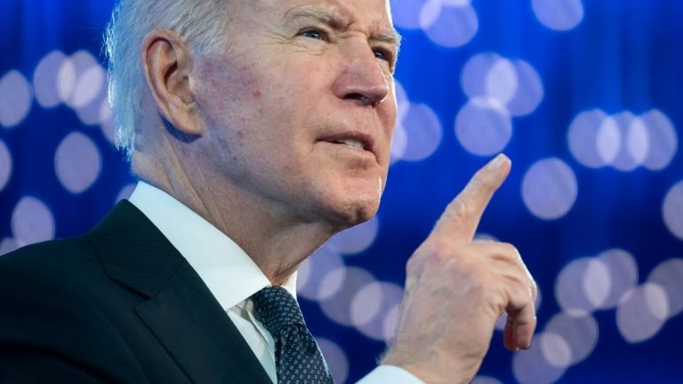 Biden pede apoio ao direito ao aborto no aniversário de decisão histórica Biden pede apoio ao direito ao aborto no aniversário de decisão histórica