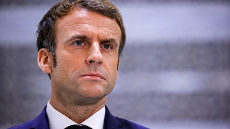 Macron gera indignação na França ao confessar querer ‘irritar’ os não vacinados Macron gera indignação na França ao confessar querer ‘irritar’ os não vacinados