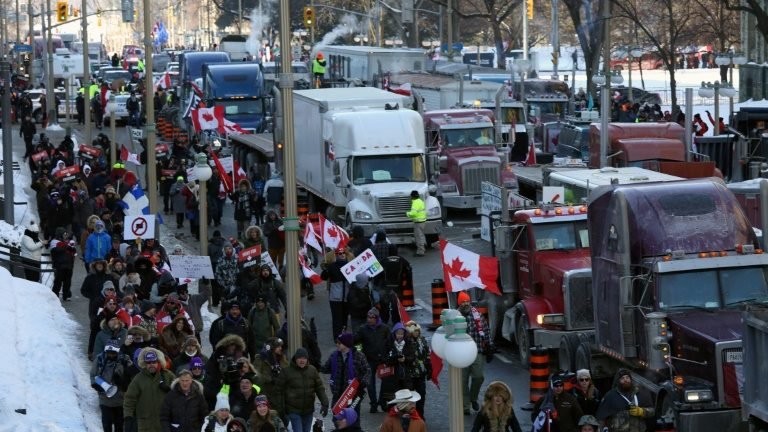 Caminhoneiros protestam em Ottawa contra medidas anticovid