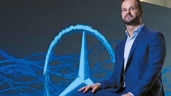 Brasil vira problema para a Mercedes-Benz: montadora mira em exportação para manter relevância da operação brasileira