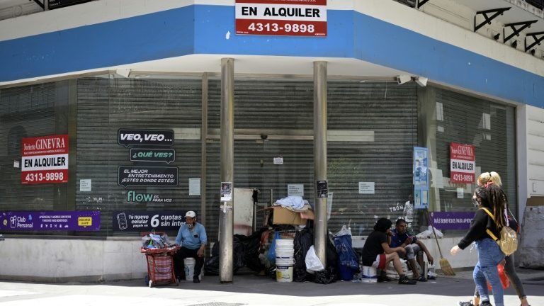 Inflação acelera na Argentina e fecha 2021 em 50,9% Inflação acelera na Argentina e fecha 2021 em 50,9%