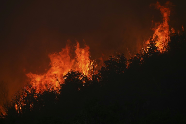 En medio de altas temperaturas, los incendios continúan en el sur de Argentina