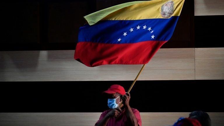 Venezuela: 12 horas para reunir 4,2 milhões de assinaturas por revogatório contra Maduro Venezuela: 12 horas para reunir 4,2 milhões de assinaturas por revogatório contra Maduro