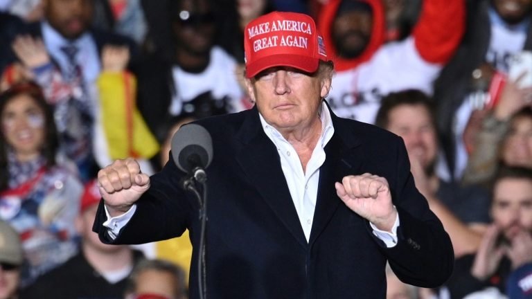Decreto não assinado de Trump ordenava ao Pentágono apreender máquinas de votação Decreto não assinado de Trump ordenava ao Pentágono apreender máquinas de votação