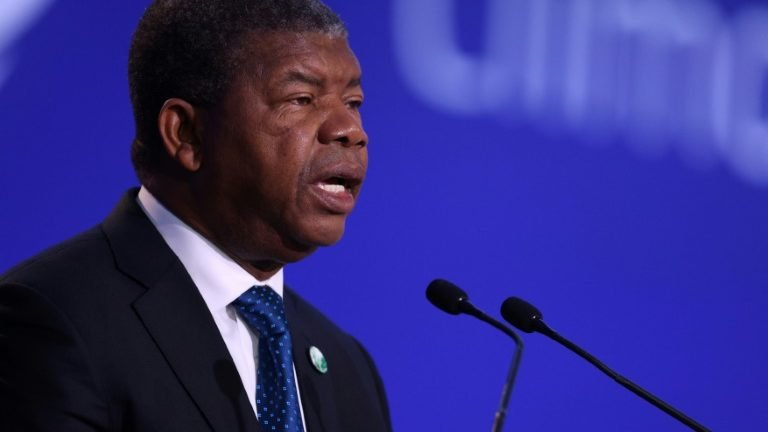 Presidente de Angola apresenta programa de olho nas eleições de agosto Presidente de Angola apresenta programa de olho nas eleições de agosto