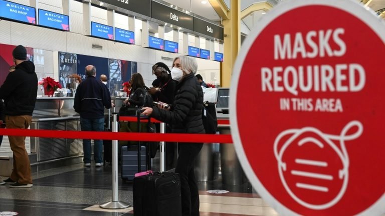 add bolsagage to delta flight