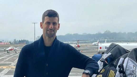 Com vacinação obrigatória na França, Djokovic pode perder Roland Garros Com vacinação obrigatória na França, Djokovic pode perder Roland Garros
