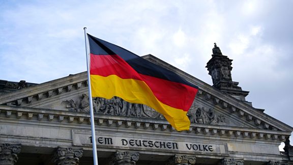 Alemanha quer atrair 400 mil trabalhadores estrangeiros por ano