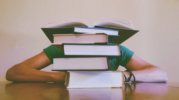 Santander oferece 1,6 mil vagas para bolsas de graduação Santander oferece 1,6 mil vagas para bolsas de graduação