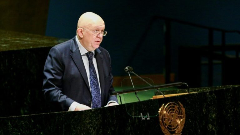 EUA expulsar 12 diplomatas russos na ONU e os acusa de espionagem EUA expulsar 12 diplomatas russos na ONU e os acusa de espionagem